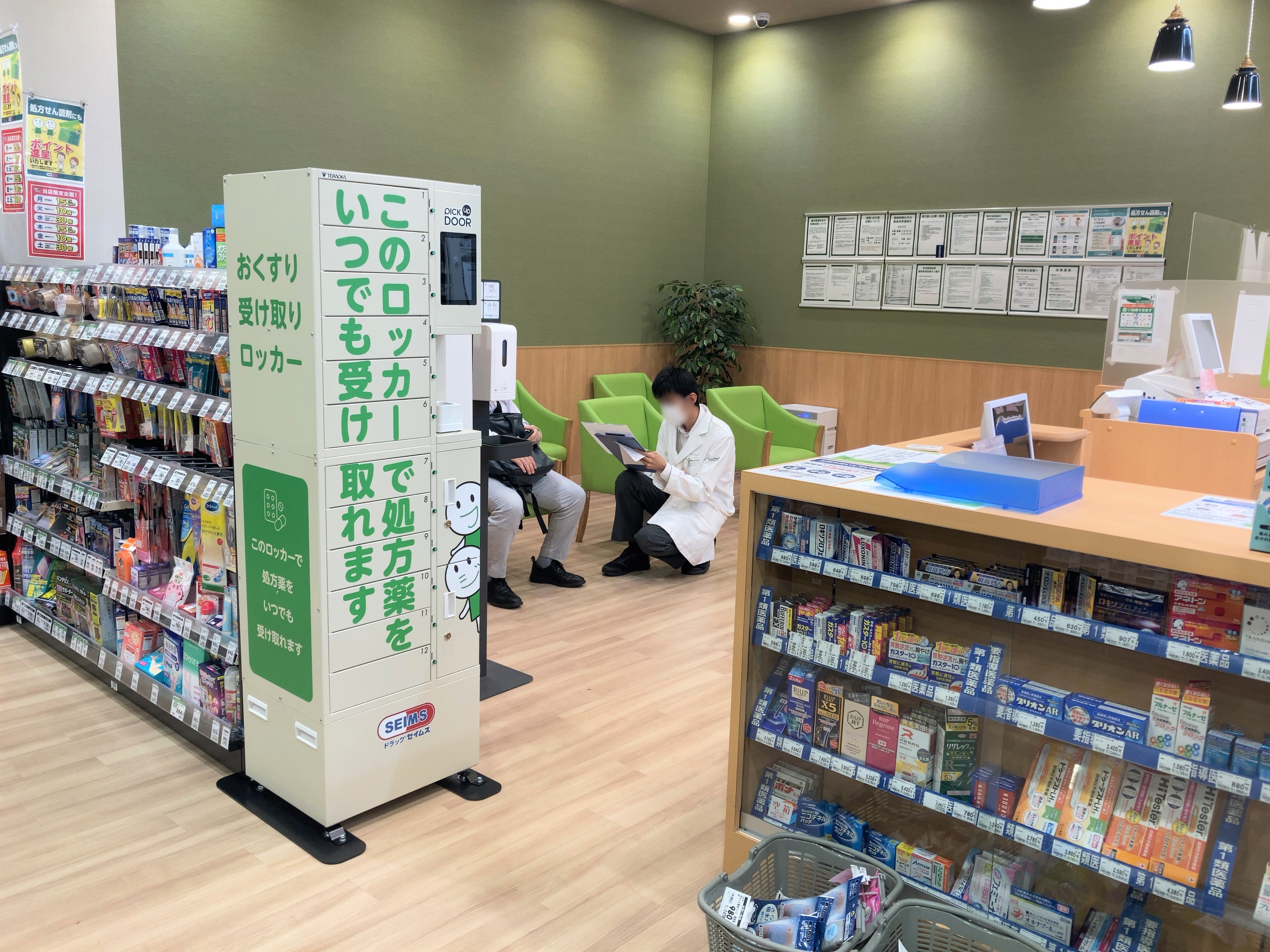 TERAOKAの「調剤薬局向けピックアップドア」が富士薬品グループの 